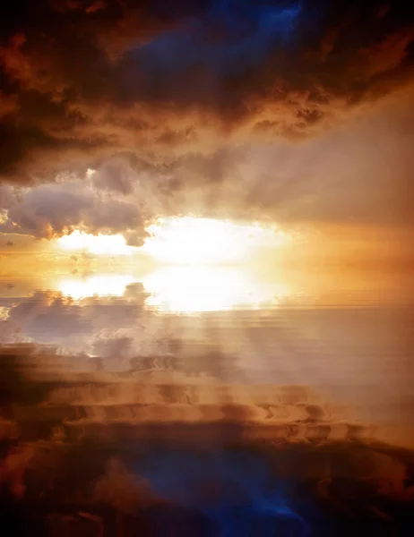 Spiegelungen des Sonnenuntergangs im Seewasser — Stockfoto