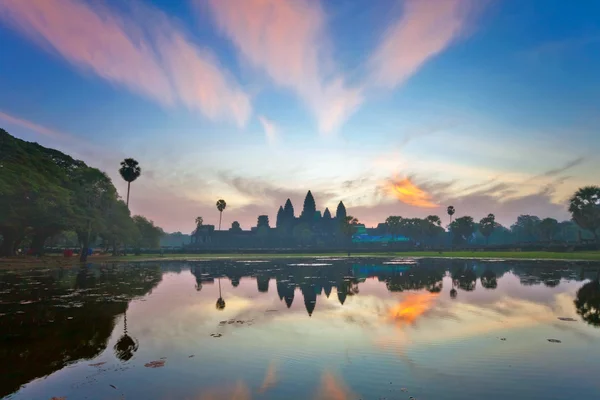 Angkor Wat Tapınağı 'nda gün doğumu, Kamboçya — Stok fotoğraf