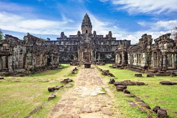 Oude boeddhistische khmer tempel in angkor wat complexe — Stockfoto