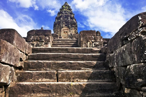 Antika buddhistiska khmer templet i angkor wat komplexa — Stockfoto