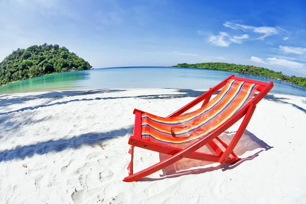 Καρέκλα παραλιών ήλιο στην παραλία — Φωτογραφία Αρχείου