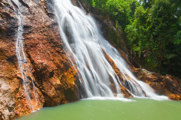 Cachoeira bela cascata — Fotografia de Stock