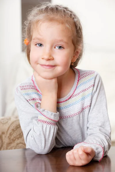 幸せな少女の肖像画 — ストック写真