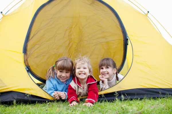 Bambini in tenda — Foto Stock