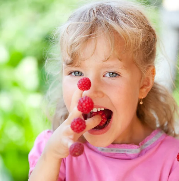 Little girl with raspberry — Stock Photo, Image