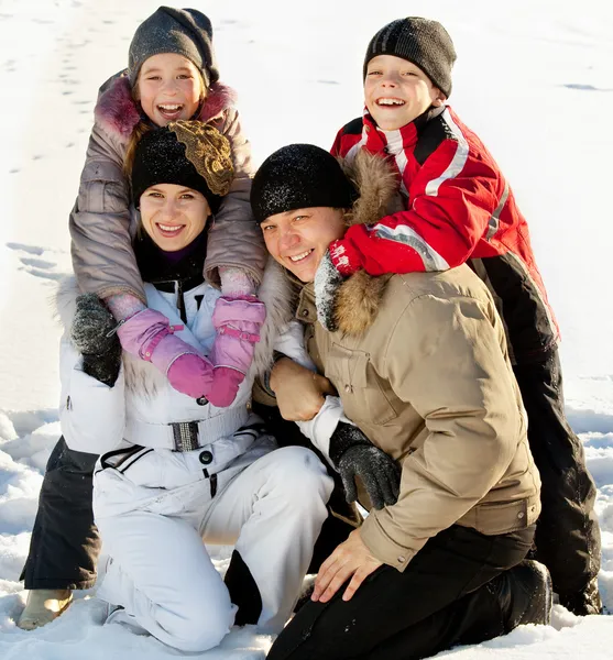 Rodina v zimě — Stock fotografie