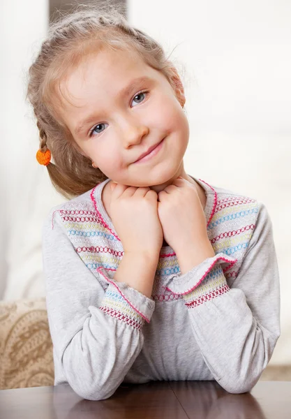 Retrato menina feliz — Fotografia de Stock