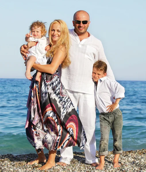 해변에서 가족 — 스톡 사진