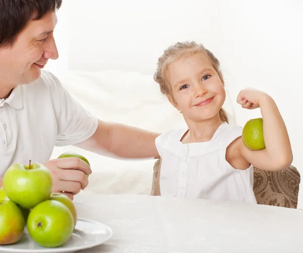 Rodziny z jabłkami — Zdjęcie stockowe