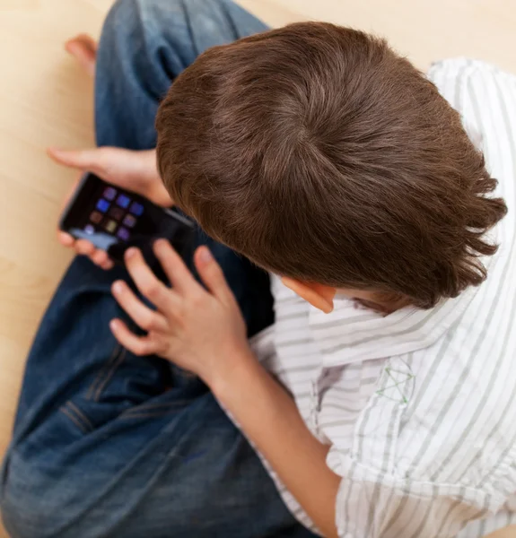 Niño con teléfono inteligente —  Fotos de Stock