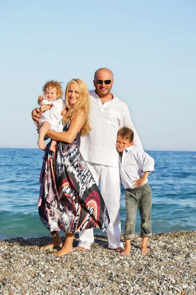 해변에서 가족 — 스톡 사진