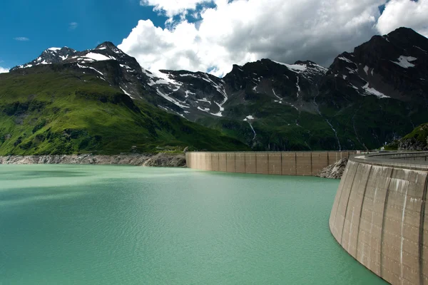Kaprun dam, jezero a Alpy — Stock fotografie