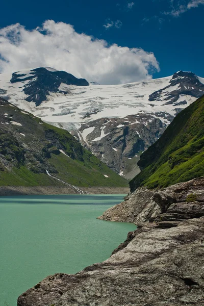 Kaprun oblast, jezero a Alpy — Stock fotografie