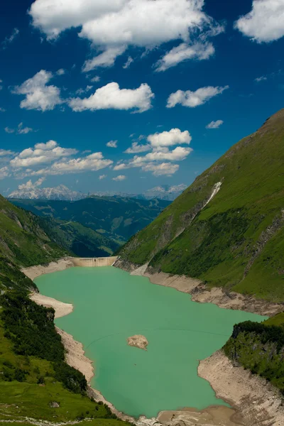 Presa de Kaprun, lago y Alpes — Foto de Stock