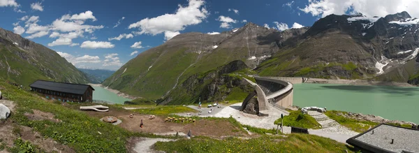 Kaprun-gát, a tóra és az Alpokra — Stock Fotó
