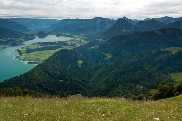 Zwolferhorn wolfgangsee üzerinde üzerinden görüntülemek — Stok fotoğraf