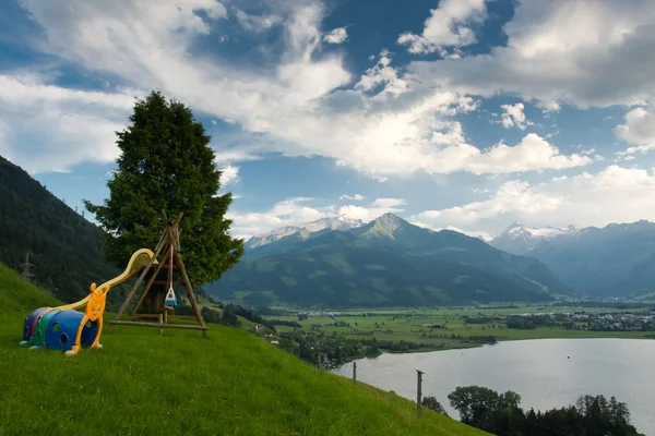 Jezero Zeller s Alpami a mraky — Stock fotografie