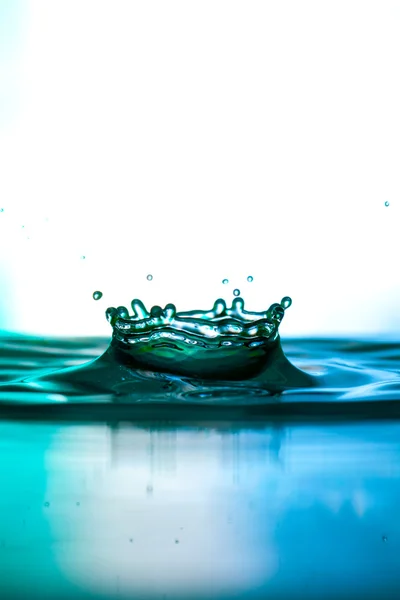 Water drop falling — Stock Photo, Image