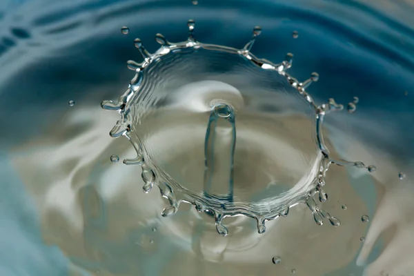 Kropla wody spada i kolizji — Zdjęcie stockowe
