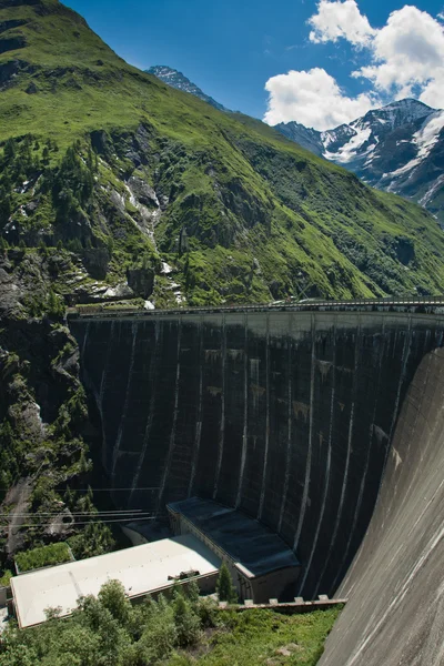 Kaprun Damm und Alpen — Stockfoto
