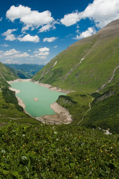 Kaprun zapora, jezioro i Alpy — Zdjęcie stockowe