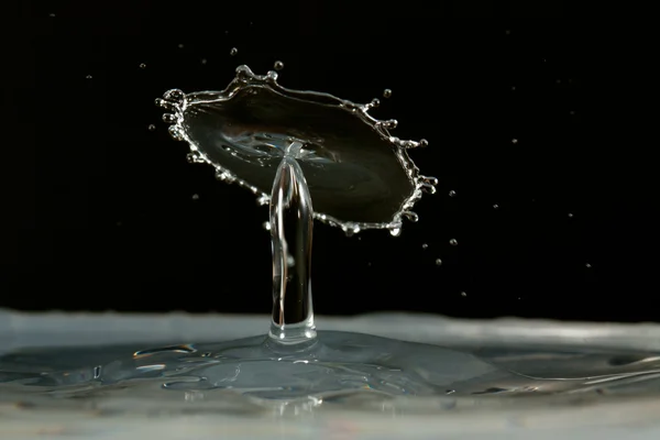 水滴下落和碰撞 — Φωτογραφία Αρχείου