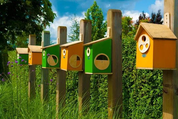 Casas de pájaros coloridas Imágenes de stock libres de derechos