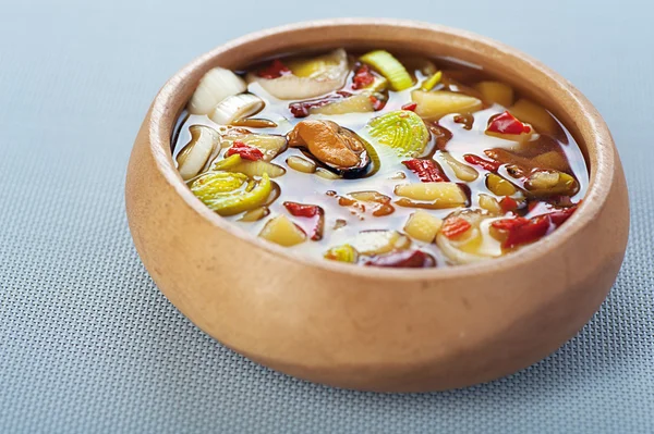 Тайский суп Том Юм с морепродуктами — стоковое фото