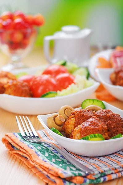 Meat cutlets with cucumber and mushrooms — Stock Photo, Image