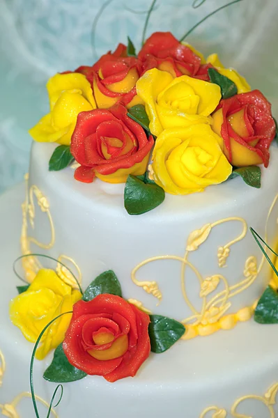 Luxurious large cake — Stock Photo, Image