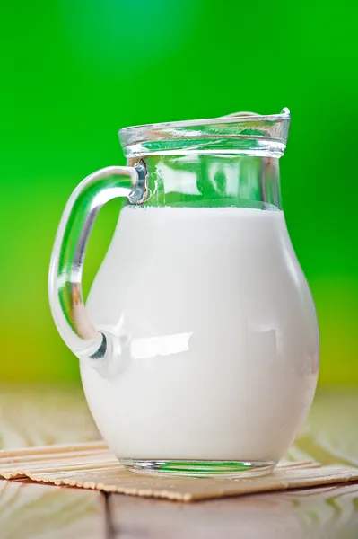 滗水器的牛奶 — 图库照片