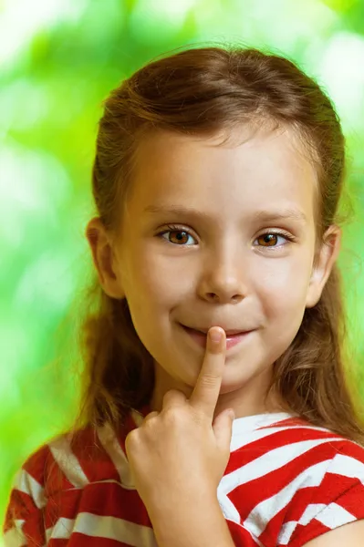 Portrét dívky ukazuje znamení ticha — Stock fotografie