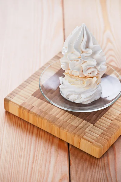 Dessert (meringue, whipped cream, ice cream) — Stock Photo, Image