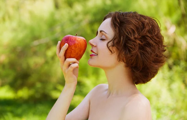 Girl with apple outdoors — Stock Photo, Image
