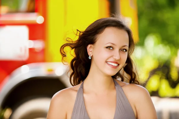 Portrait of beautiful young smiling woman — Stock Photo, Image