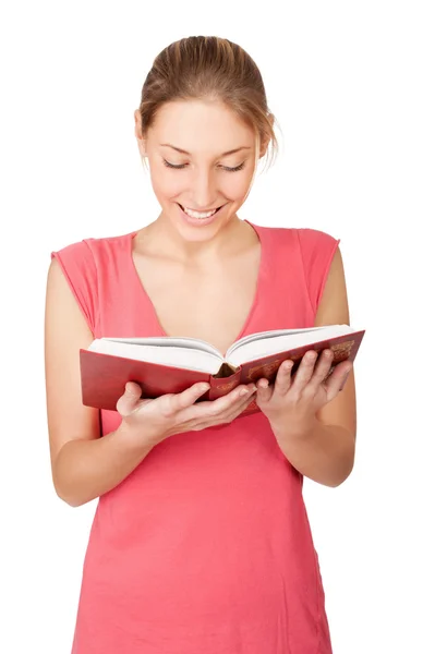 Hermosa joven leyendo libro aislado sobre fondo blanco — Foto de Stock