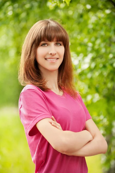 Portret van een mooi jong meisje — Stockfoto