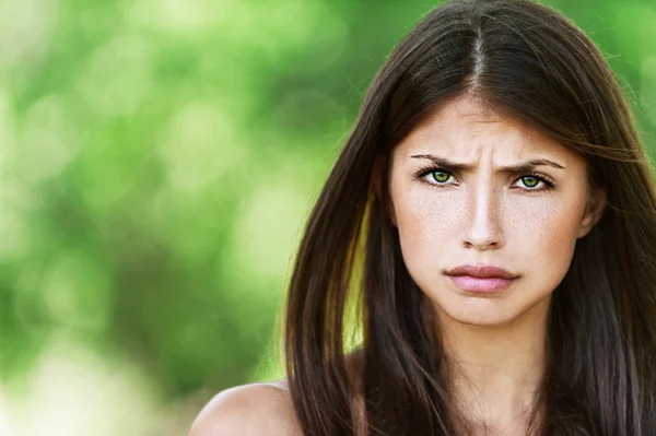 若い女性が腹を立てる — ストック写真