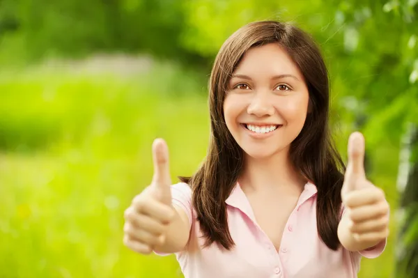 Portrait of young asian girl showing thumbs up — Stock Photo, Image