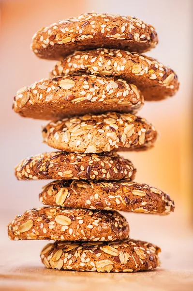 Biscoitos de aveia com um toque de sementes de girassol, sementes de gergelim — Fotografia de Stock