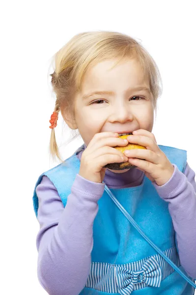 Menina comendo muffin — Fotografia de Stock