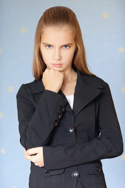 Seriös tjej-tonåring i kostym — Stockfoto