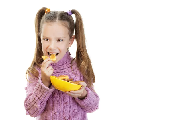 Küçük kız kelebek şeklinde kurabiye plaka tutarak — Stok fotoğraf