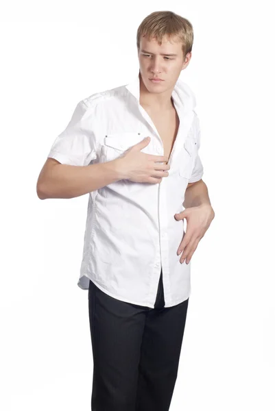 Mladý pohledný muž v bílé košili — Stock fotografie