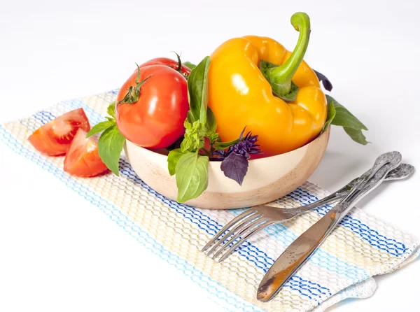 Rajče, paprika, červená a zelená bazalka — Stock fotografie