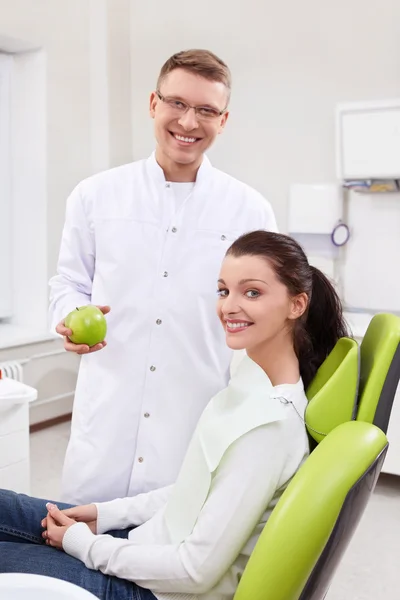 Pflege der Zähne — Stockfoto