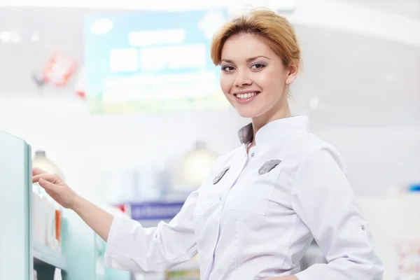 The woman at the pharmacy — Stock Photo, Image