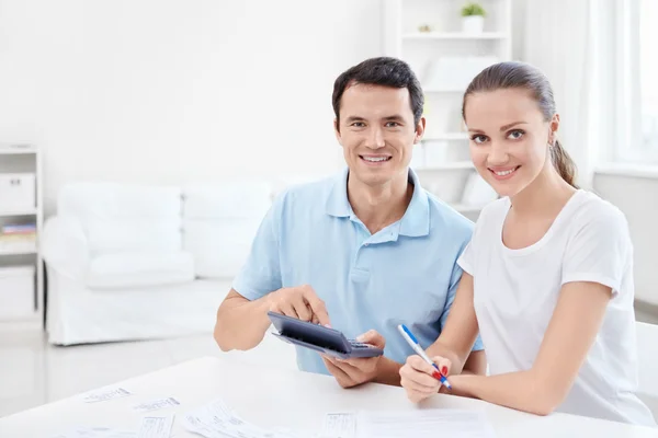 Casal em casa — Fotografia de Stock