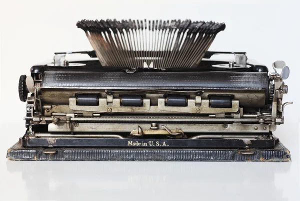 Oude draagbare schrijfmachine — Stockfoto