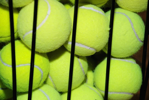 Μπάλες του τένις σε καλάθι — Φωτογραφία Αρχείου